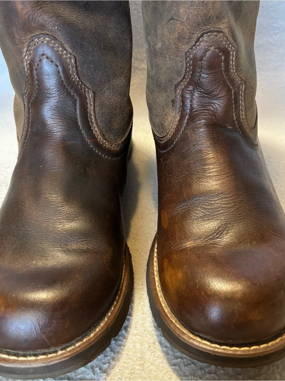 Ariat Unbridled 10B Brown Western Roper Round Toe Boots with Pink Stitch Accent